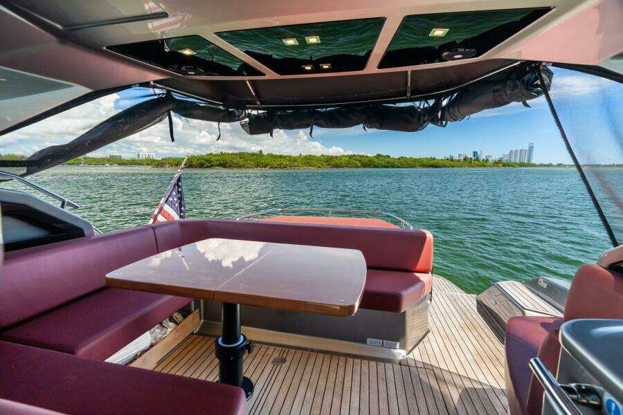 2022 Cranchi M 44 HT