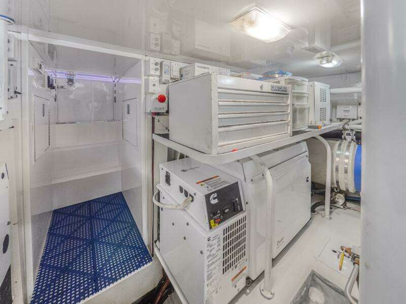 2003 Viking 65 Enclosed Bridge