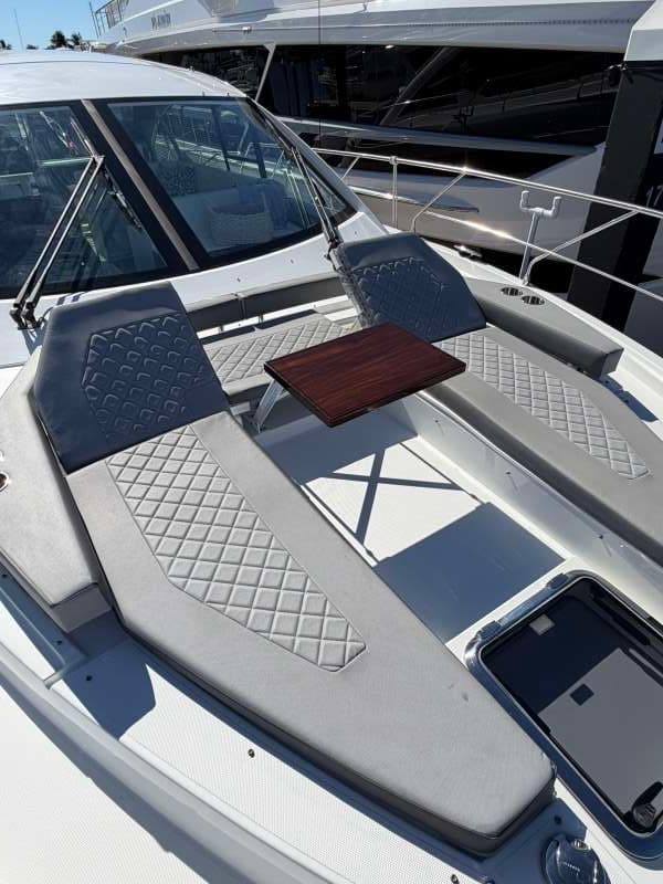 2020 Cruisers Yachts 50 CANTIUS