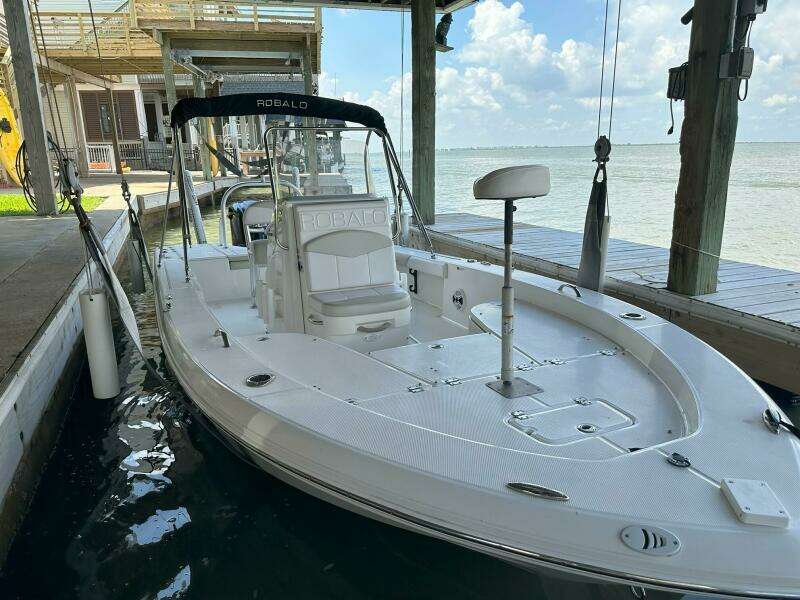 2016 Robalo 226 Cayman