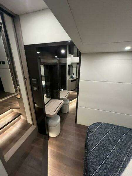 2023 Absolute 48 Navetta