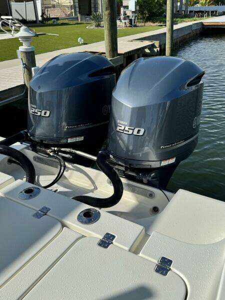 2018 Young Boats 27 - Engines