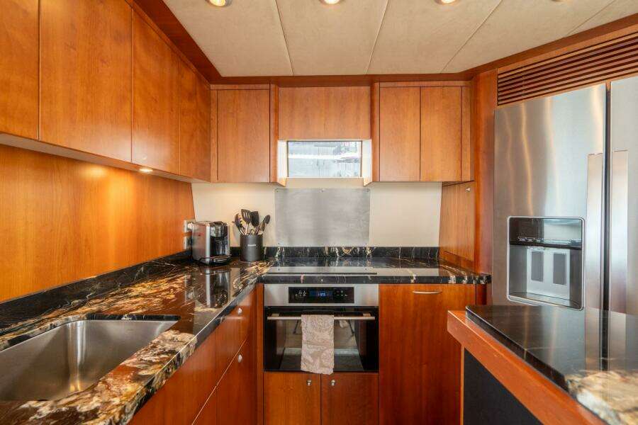 2008 Sunseeker Manhattan 70