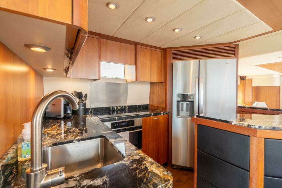 2008 Sunseeker Manhattan 70