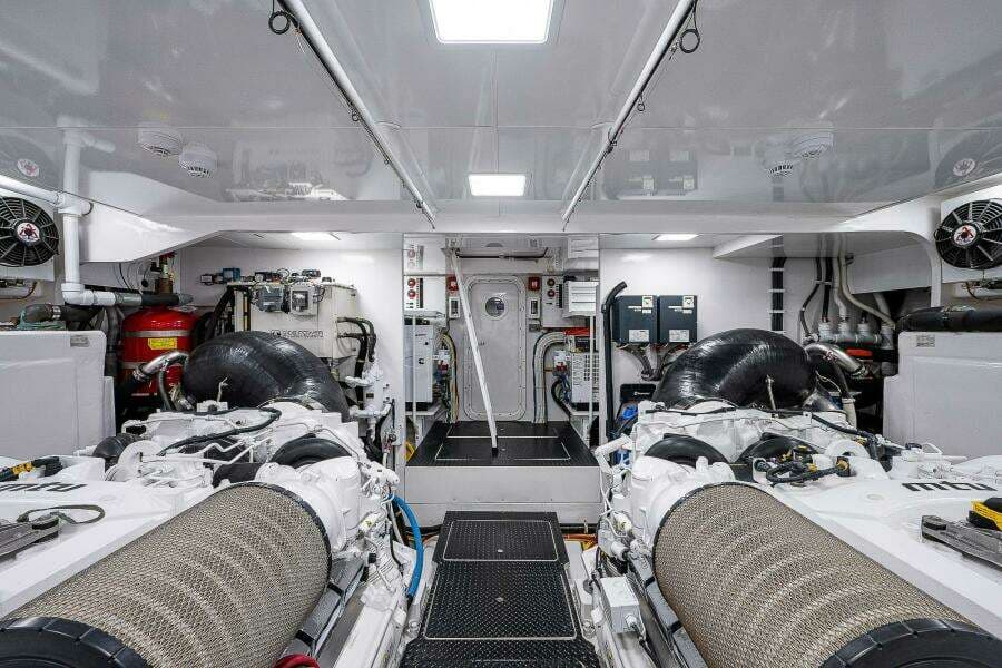 Viking 75 MIRAGE -  Engine Room