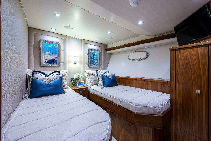 Viking 75 MIRAGE - Starboard Guest Stateroom