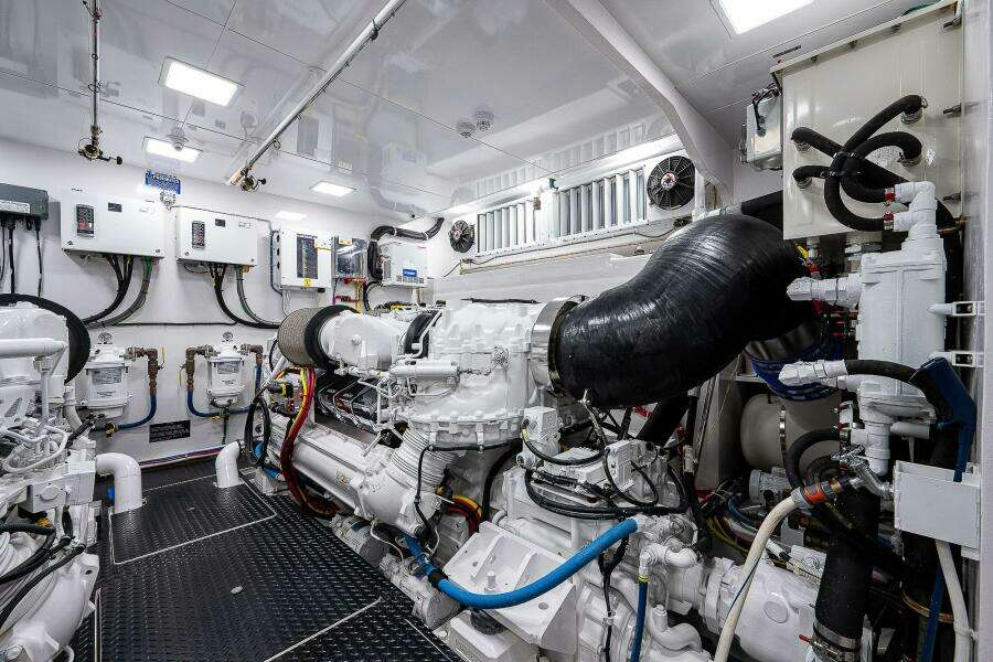 Viking 75 MIRAGE -  Engine Room