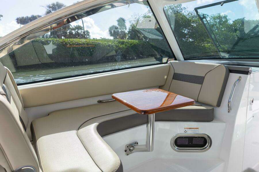 Pursuit 24 JOYSEA -  Seating