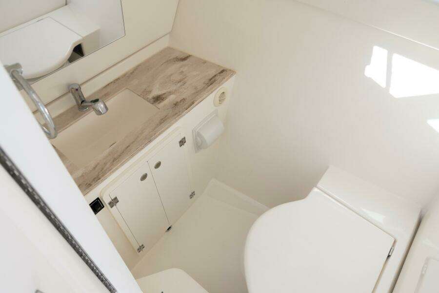 Pursuit 24 JOYSEA -  Head Compartment