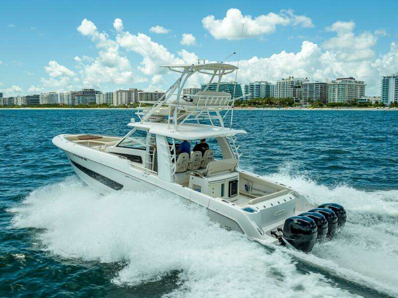 2016 Boston Whaler 