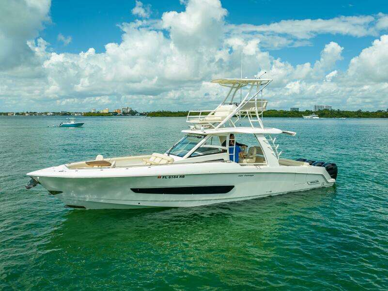 2016 Boston Whaler 