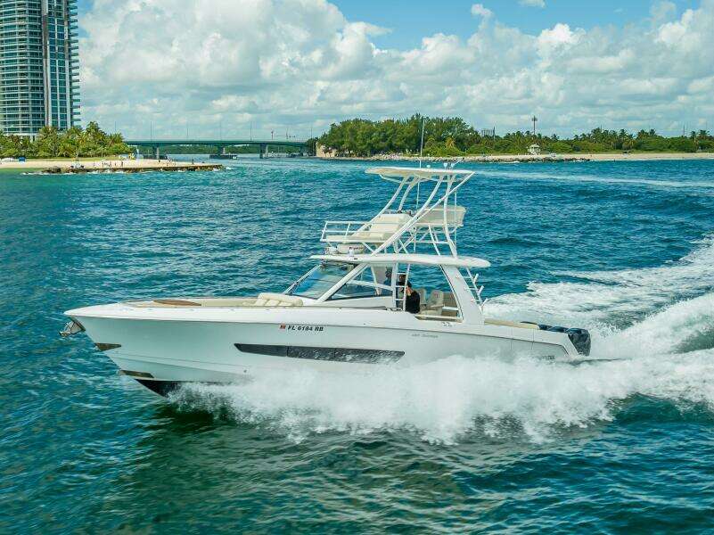 2016 Boston Whaler 