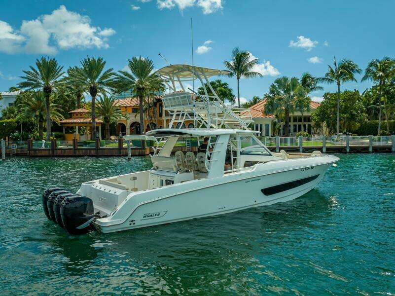 2016 Boston Whaler 