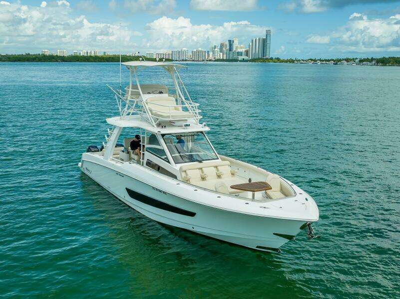 2016 Boston Whaler 