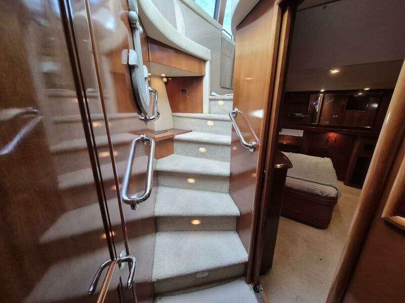 2005 Carver 560 Voyager