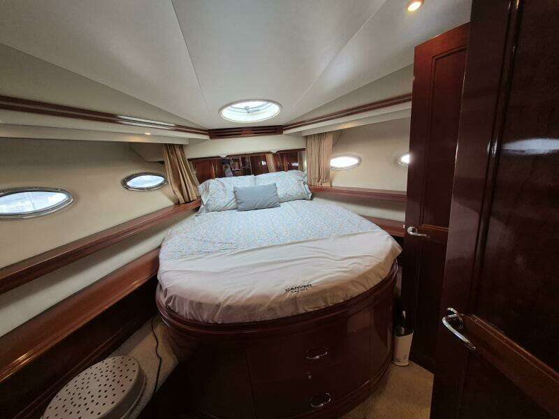 2005 Carver 560 Voyager