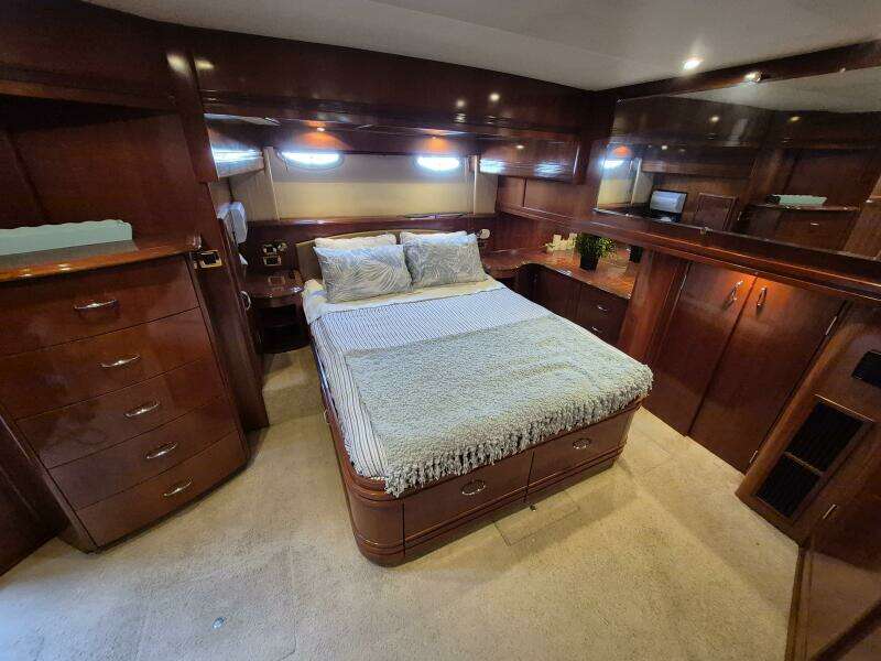 2005 Carver 560 Voyager