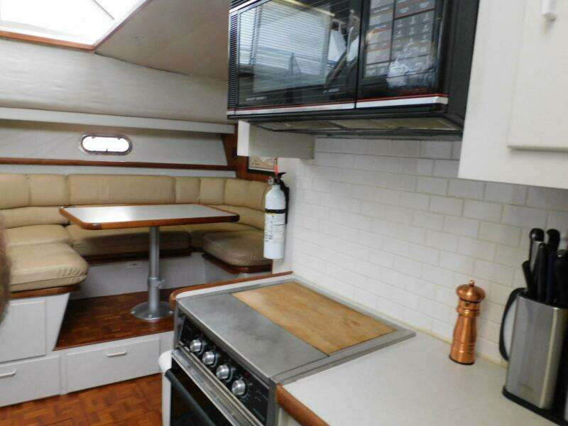 1993 Carver 445 Aft Cabin Motor Yacht