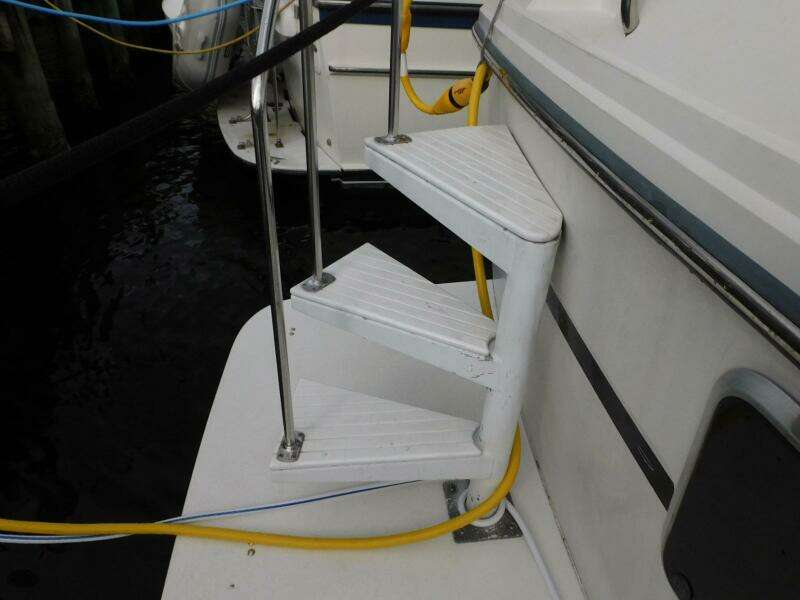 1993 Carver 445 Aft Cabin Motor Yacht