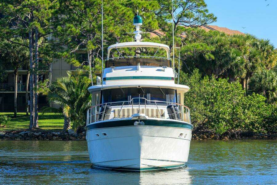 Hatteras 63 - Phantom - Bow Profil