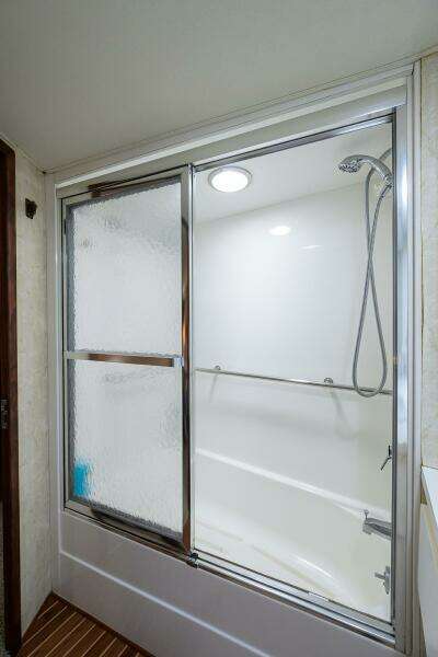 Hatteras 63 - Phantom - Head