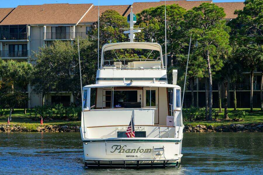 Hatteras 63 - Phantom - Aft Deck
