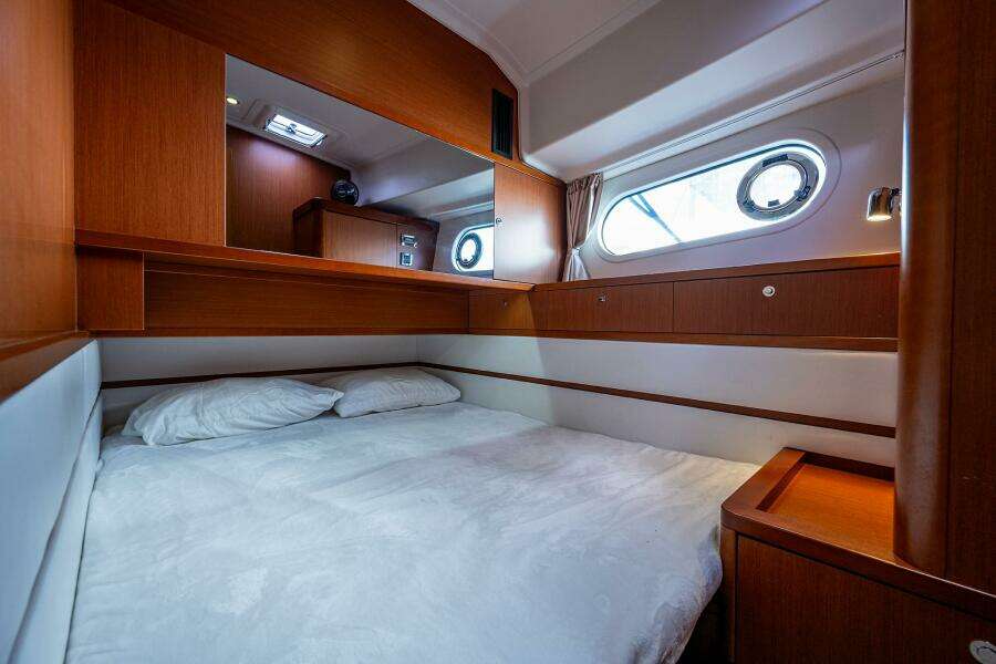 Beneteau 44 Stellar Seascape  - Guest Stateroom, Berth