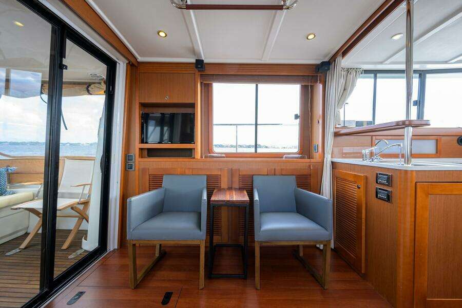 Beneteau 44 Stellar Seascape - Salon, Seating