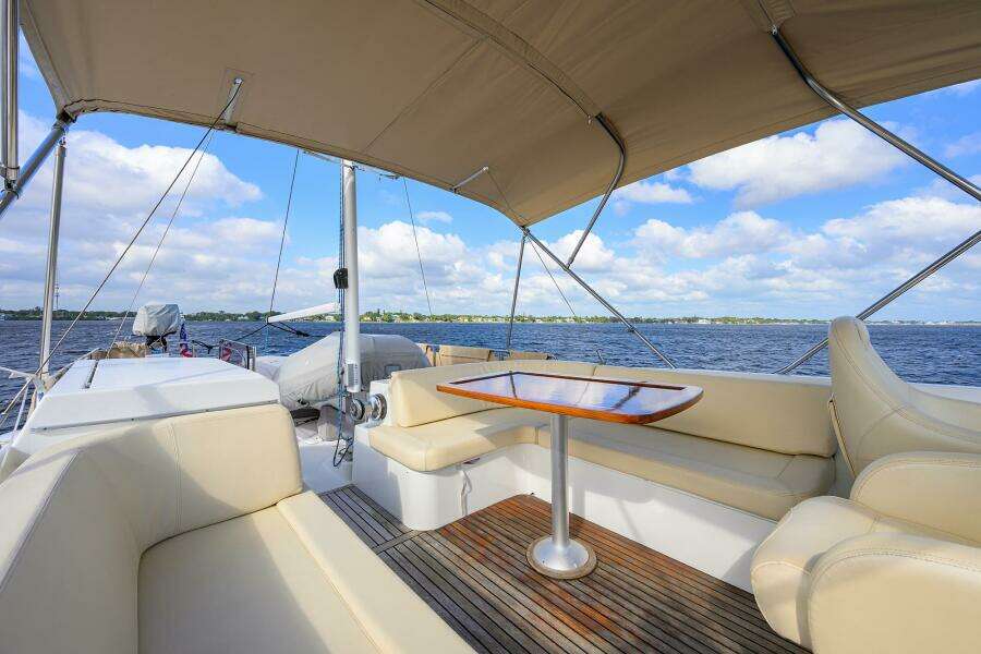 Beneteau 44 Stellar Seascape  - Bridge Seating and Table