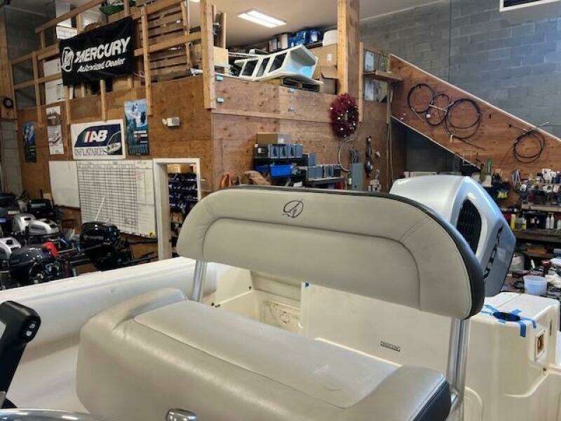 2023 Sailfish 220 CC