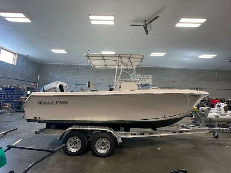 2023 Sailfish 220 CC