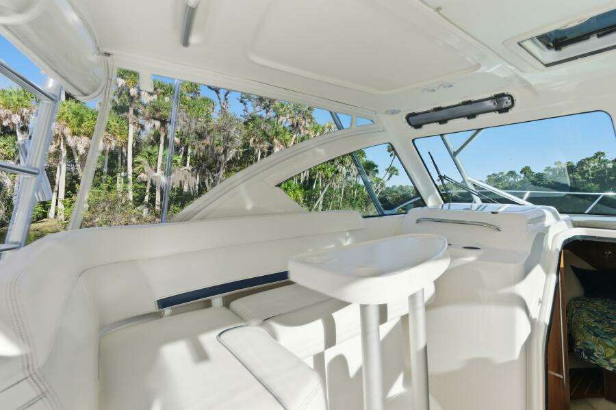 Tiara 31 Serenity- Dinette