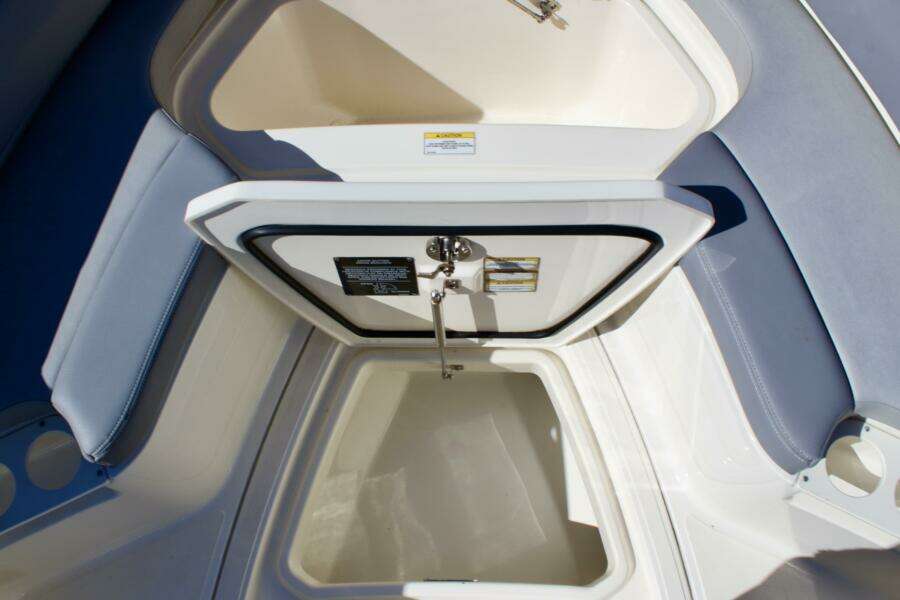 2022 Boston Whaler 230 Outrage