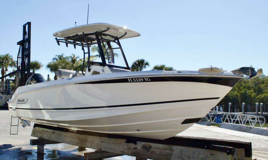 2022 Boston Whaler 230 Outrage