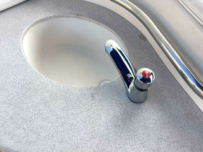 2004 Sea Ray Sundancer 320