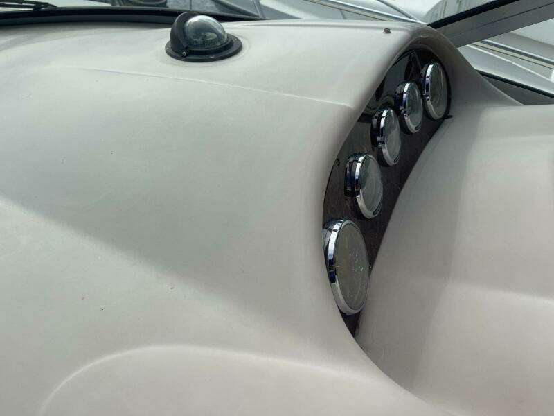 2004 Sea Ray Sundancer 320