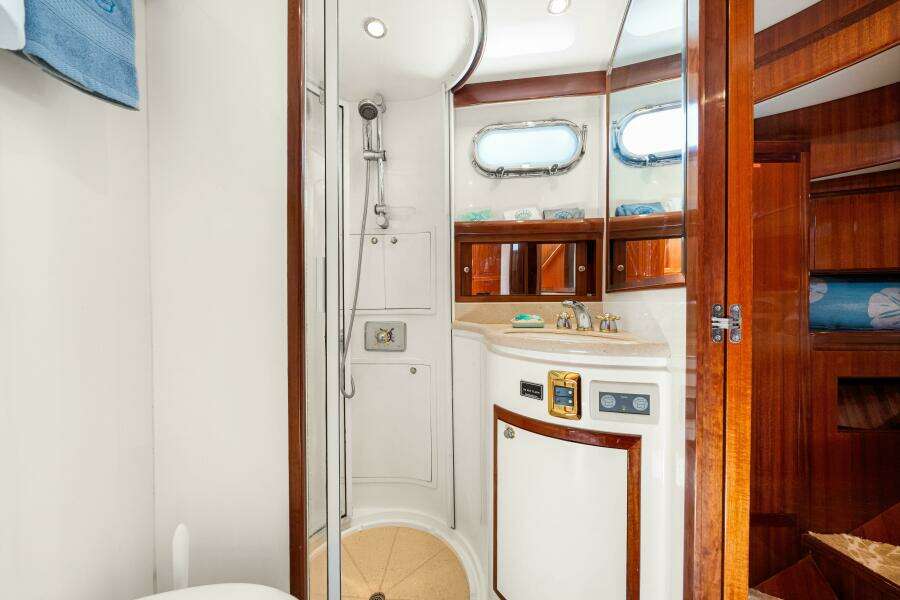 2007 Hampton 558 Pilothouse
