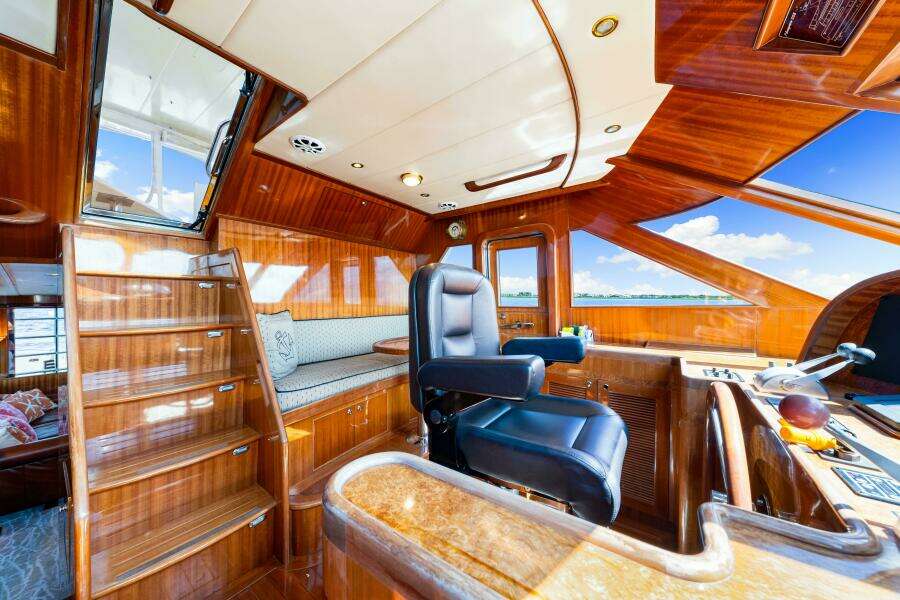 2007 Hampton 558 Pilothouse