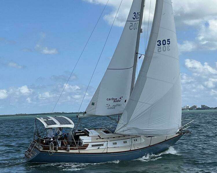 Carter 33 under sail