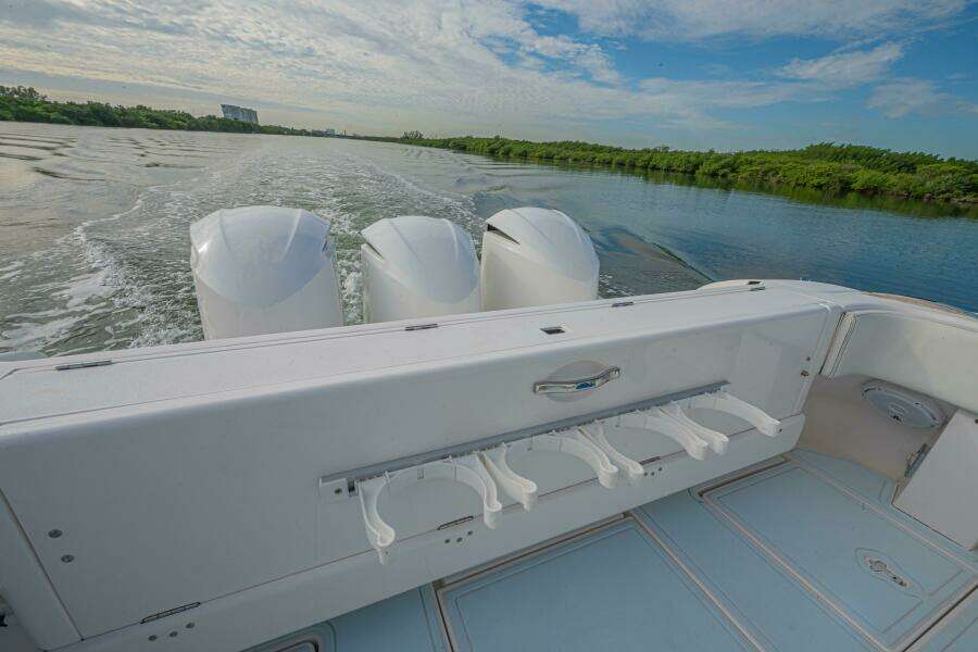 2018 Intrepid 407 Cuddy