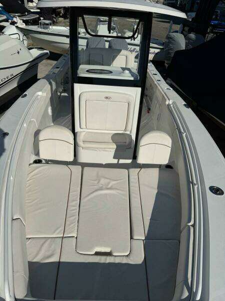2022 Sea Hunt 27 Gamefish Forward Seating