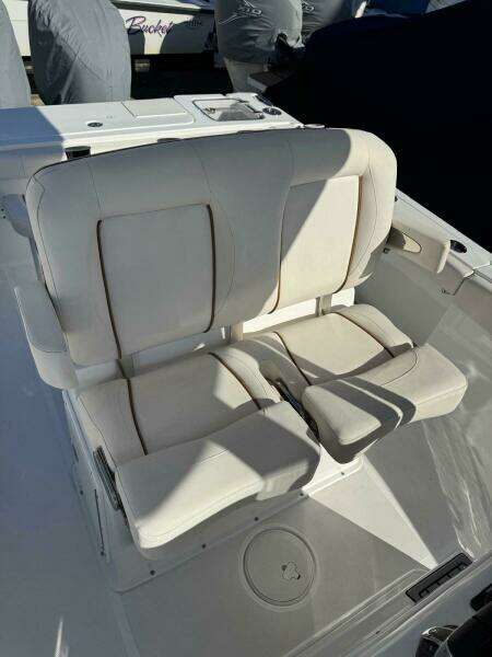 2022 Sea Hunt 27 Gamefish Forward Seating