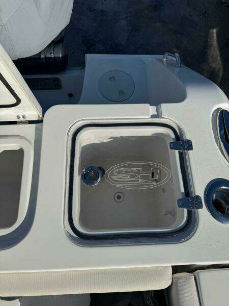 2022 Sea Hunt 27 Gamefish Forward Seating