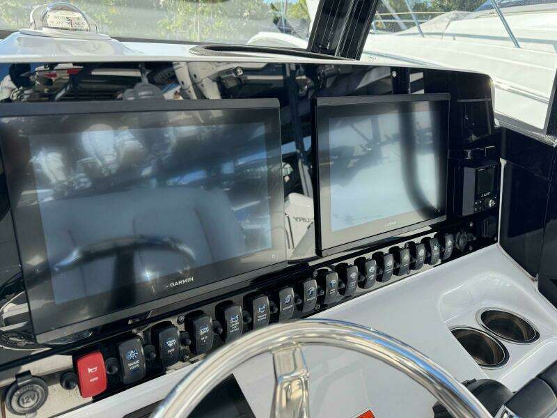 2022 Sea Hunt 27 Gamefish Forward Seating