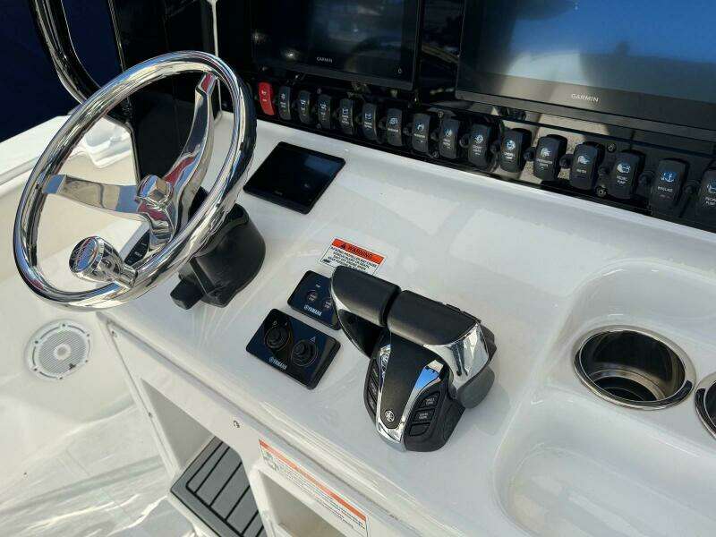 2022 Sea Hunt 27 Gamefish Forward Seating