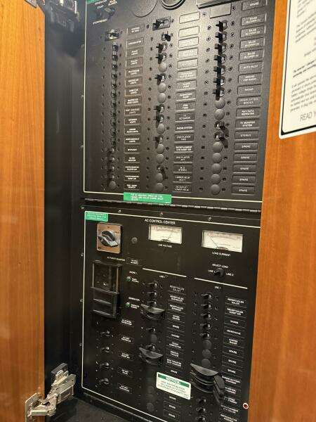 2004 Carver 460 voyager