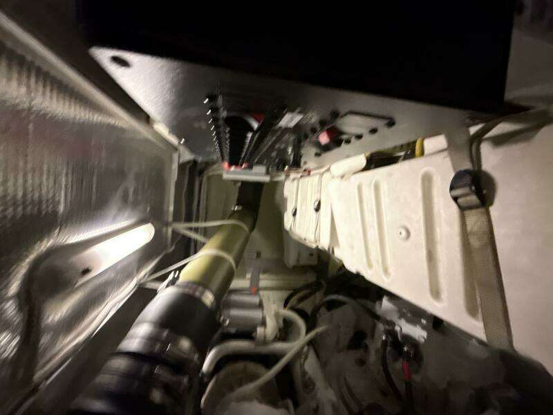 2004 Carver 460 voyager