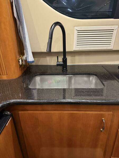 2004 Carver 460 voyager