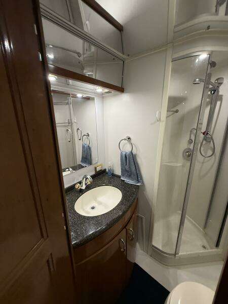 2004 Carver 460 voyager