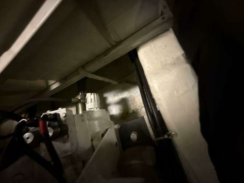 2004 Carver 460 voyager